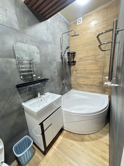 Квартира 1 комнатная 2 этаж с обстановкой, 10 микрорайон в городе