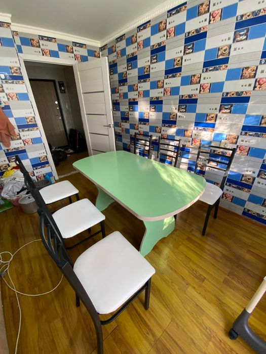 Стол с 6  стульями продается