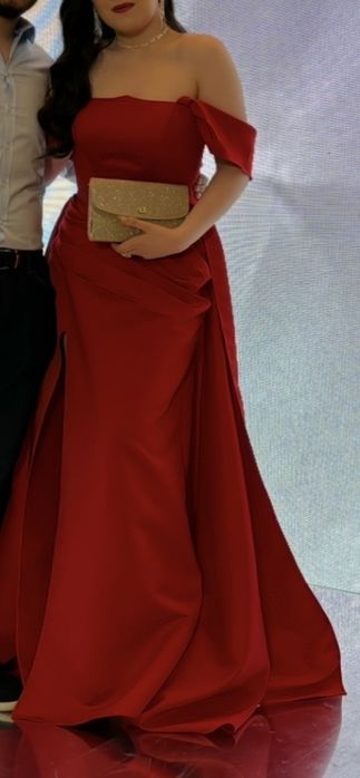 Вечренее платье красное