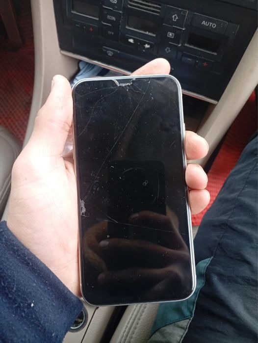 Продам айфон 11 128