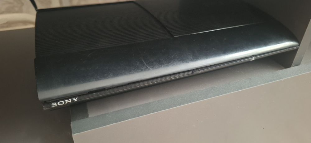PS3 Super Slim 500GB + HEN + 22 игры + 2 джойстика