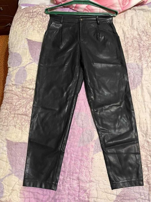 Продаю брюки кожаные на девушку