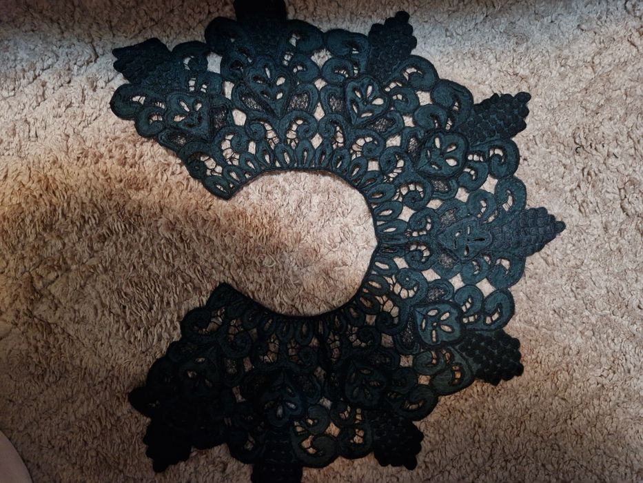 Manusi si gulere crosetate/brodate