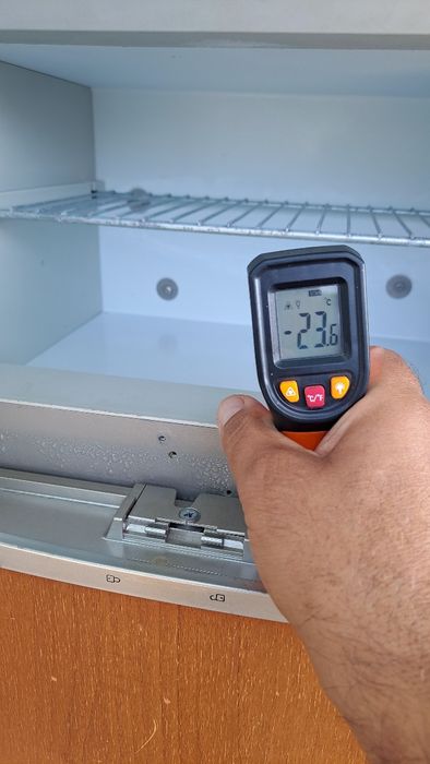 Продавам хладилник за каравана или кемпер.