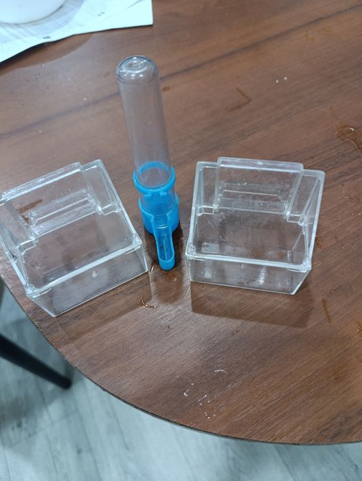 Клетка для попугаев.