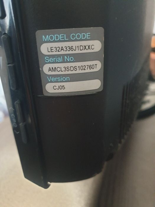 Televizor Samsung diagonala 80 cm. Defect.Pret 180 lei fix