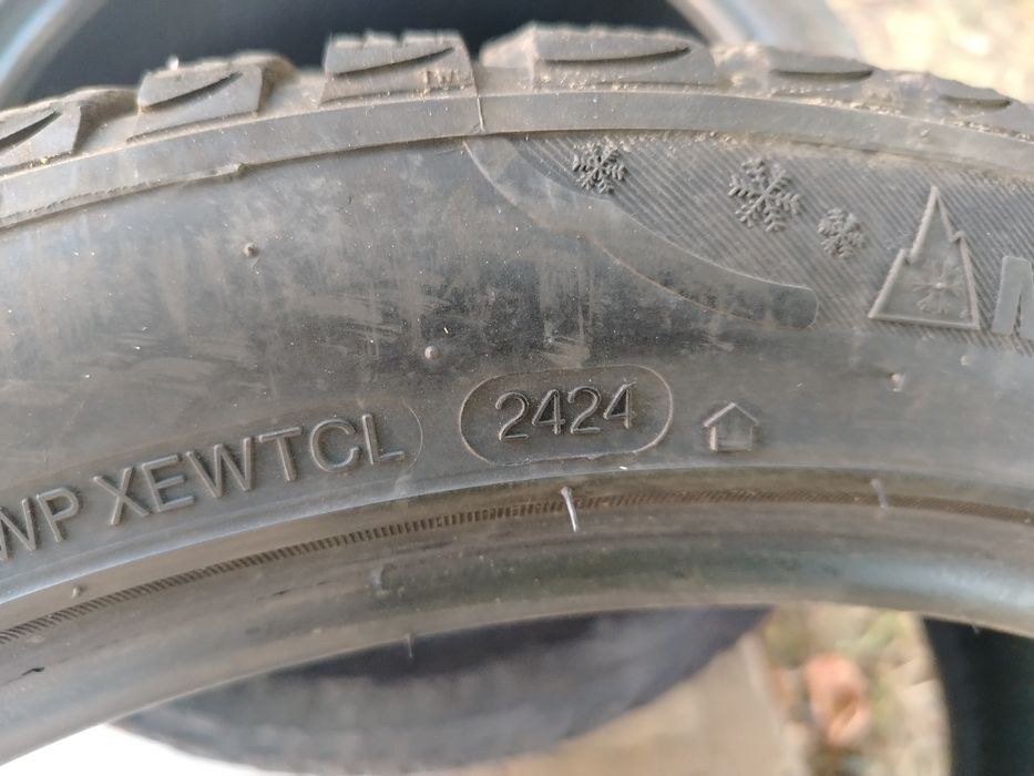 Гуми два броя 245/40/18