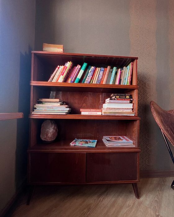 Шкаф для книг эпохи СССР