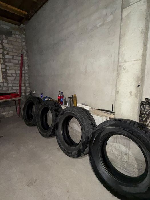 Продам комплект зимних шин NEXEN