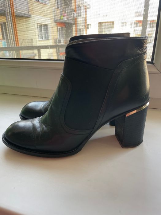 Продам ботинки женские