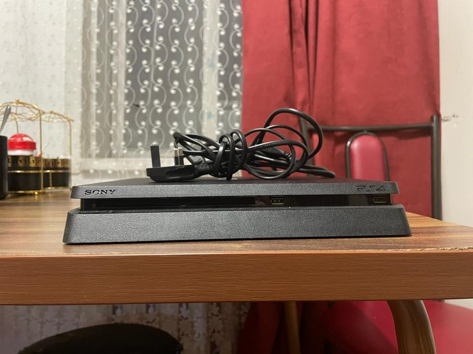 Продам Sony PlayStation 4