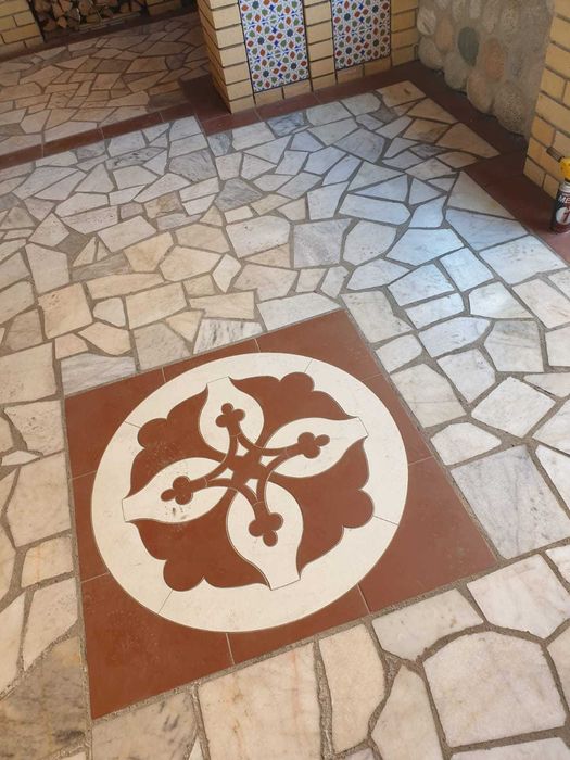 Брекчия, отличный дышащий пол для беседки, гаража, навеса.