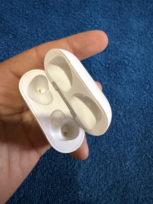 Продам оригинал кейс от airpods 3