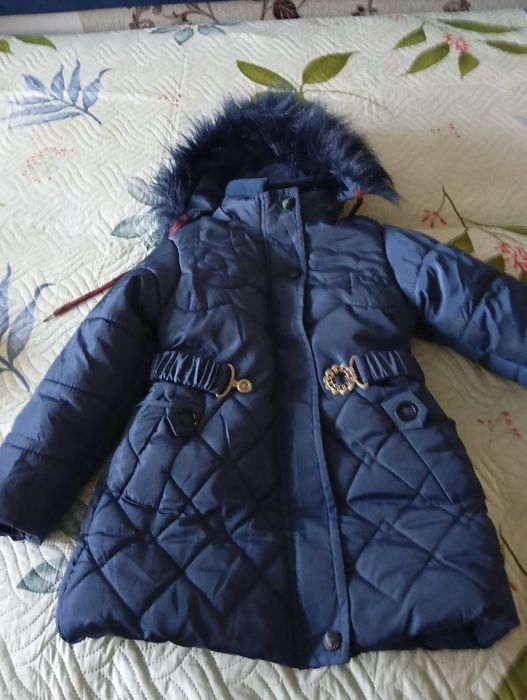 Продам теплые куртки на девочку