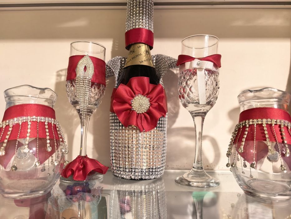 Шампанско и чаши