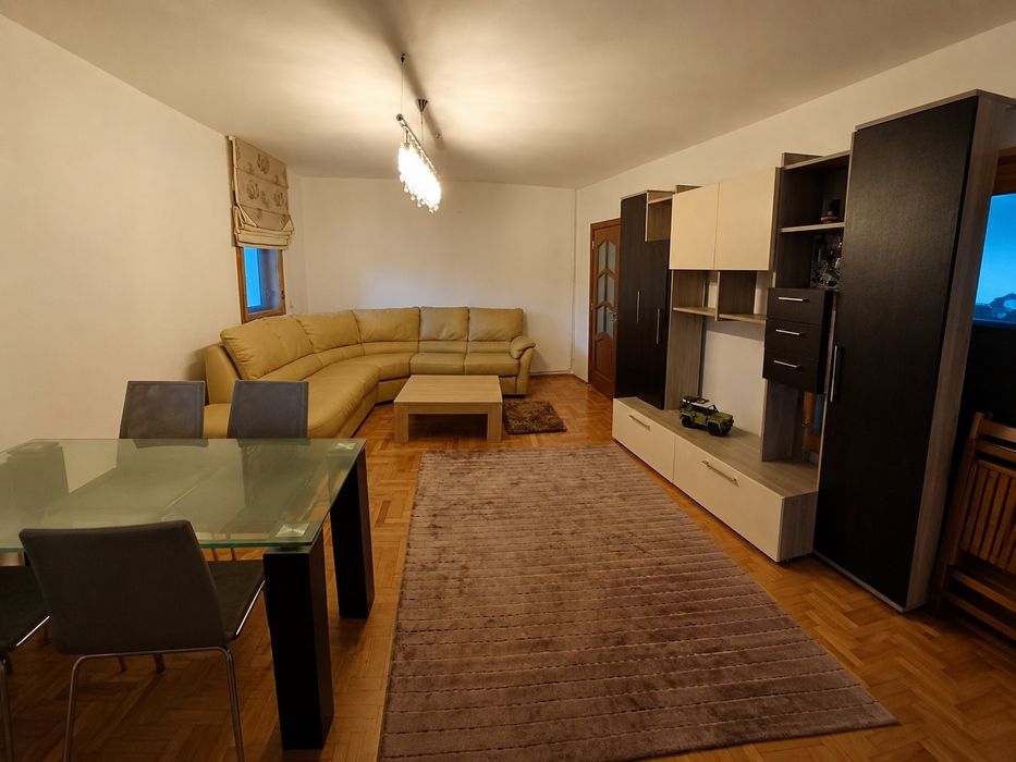 De închiriat, Apartament 4 camere decomandat, 98 mp, zona Banca Națională
