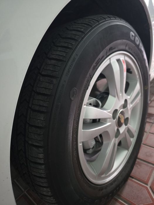 Бежевий салон 112 минг юрган тоза идеал холатда