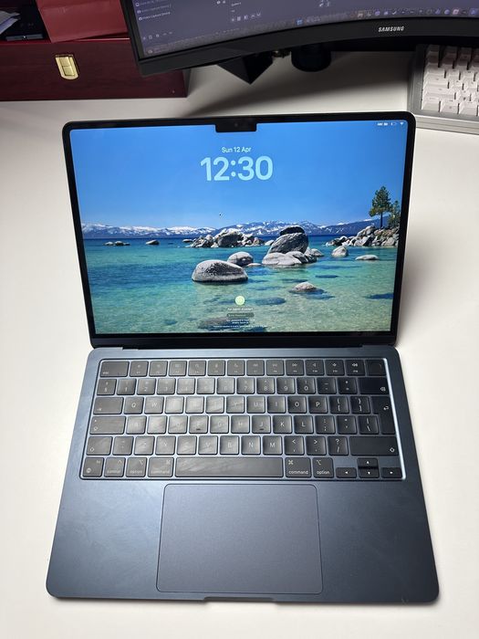 MacBook Air M2 , 256 GB , 8GB ram