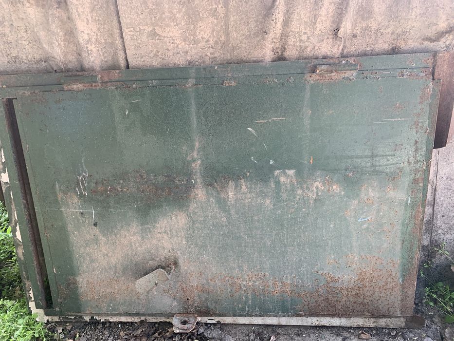 Дверь металическая 1.30×0.80