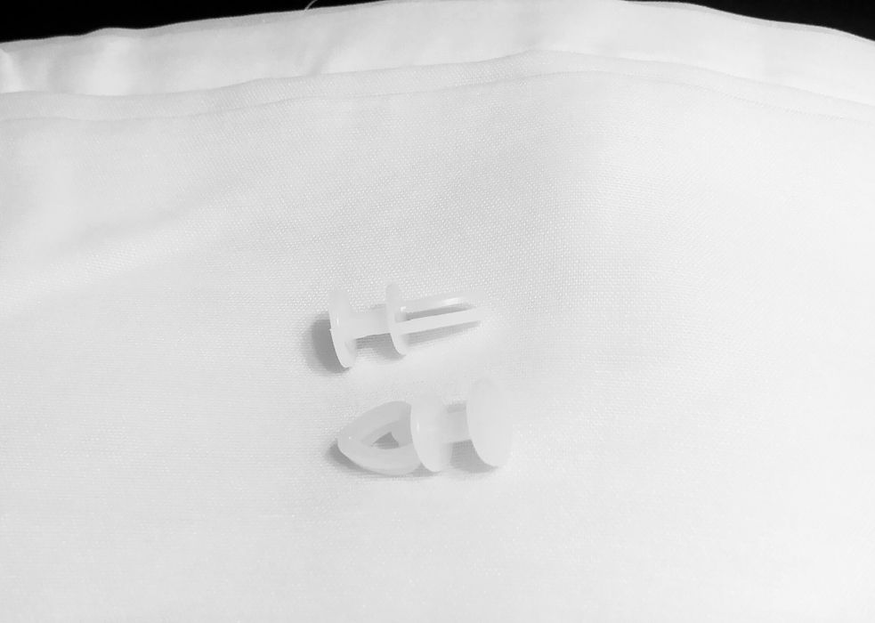 Тънки завеси в бял цвят