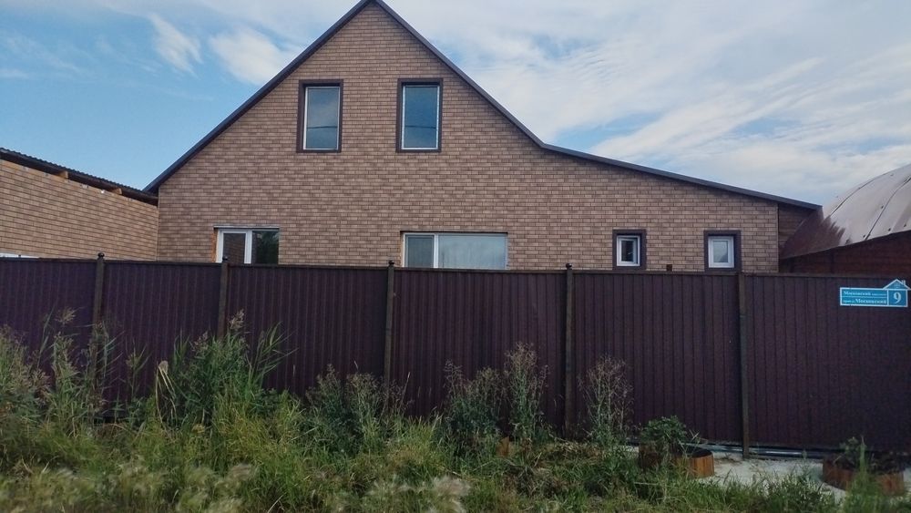 Обшивка фасада сайдингом, профлистом