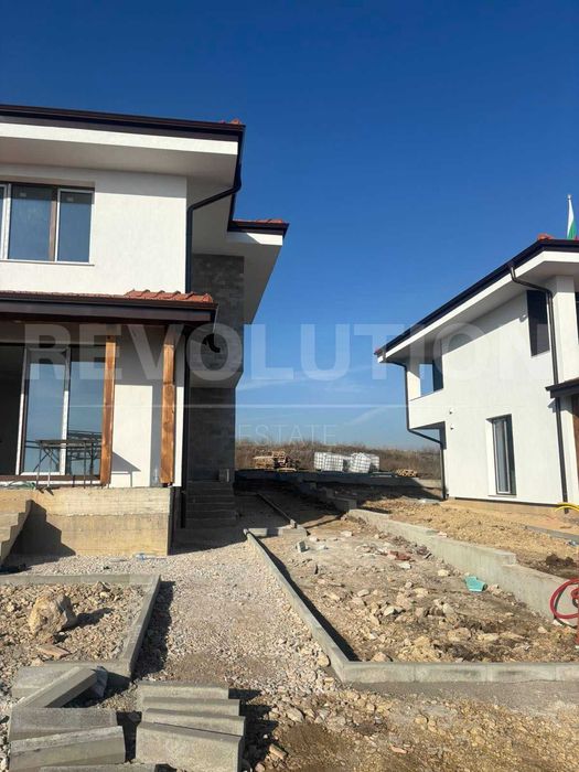 Двуетажна къща в с. Гурмазово