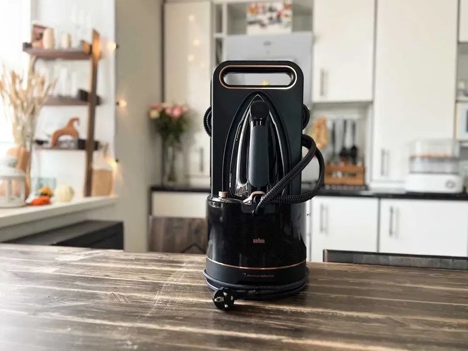 Утюг с парогенератором Braun CareStyle 9 IS9090BK