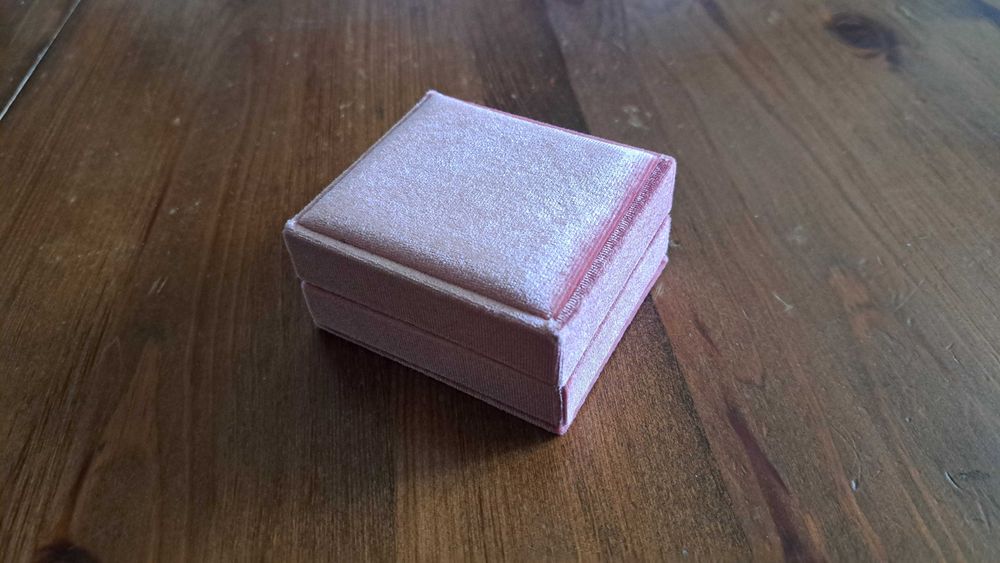 Нов дамски часовник за подарък