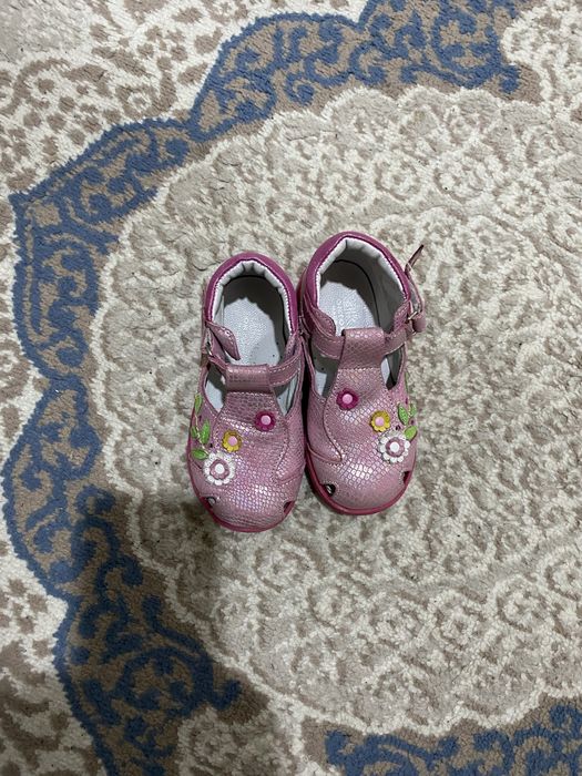 Продам сапожки 23 размер есть и доя мальчика смотрите фото