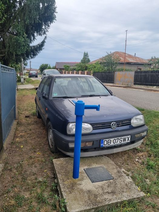 Golf 3 1.6 benzina nefunctional si fara catalizator, pret 900 lei.