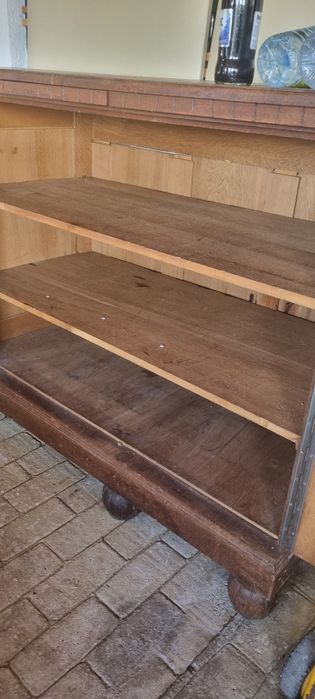 Comoda veche din lemn masiv