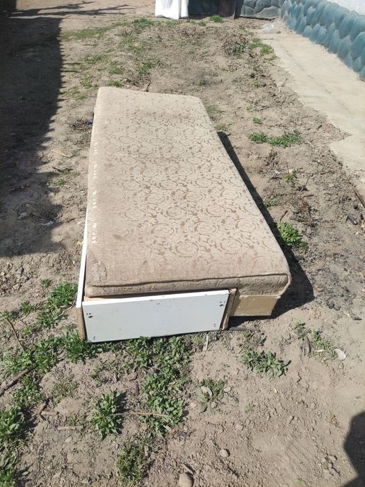 Отдам даром диван