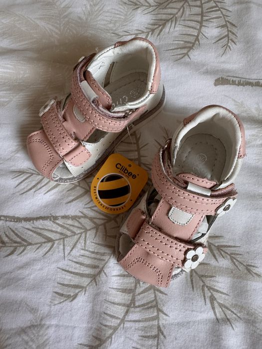 Нови сандали за бебе момиче естествена кожа 20 номер