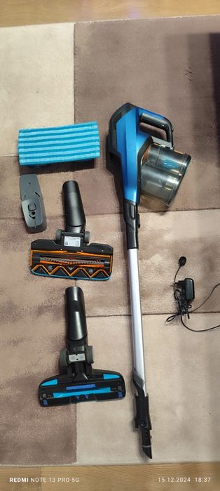 Вертикална прахосмукачка Philips FC6728