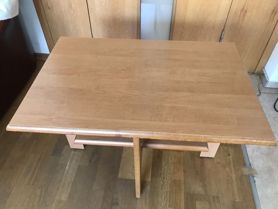 Продавам холна маса