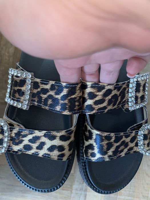 Vand papuci de femei cu imprimeu