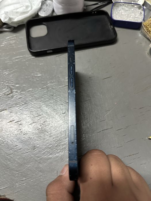 Продам IPhone 13