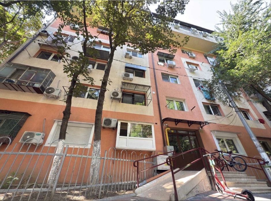 Garsoniera zona Fizicienilor, str. Lacramioarei, nr. 50