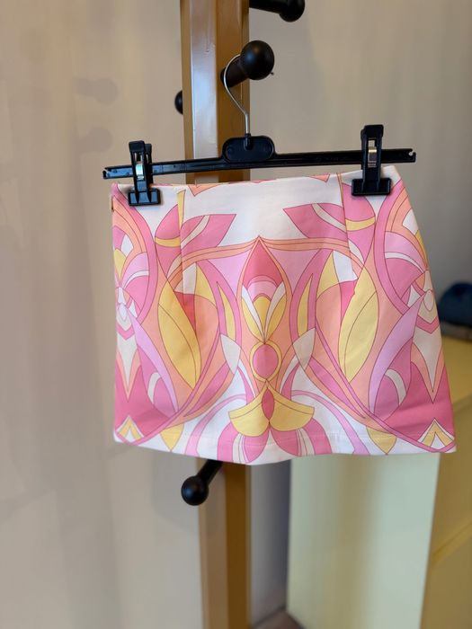 Къса пола на Mango