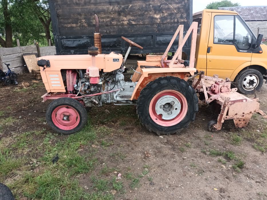 Vând tractor cu freză în stare de funcționare