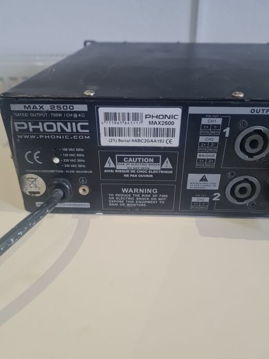 Amplificator putere Phonic max 2500