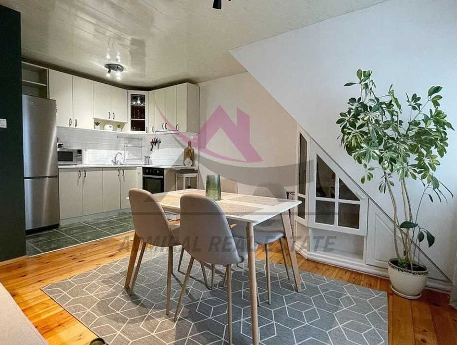 Страхотен -тристаен -Левски