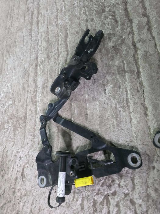 Пиропатрони преден капак BMW F10/F11