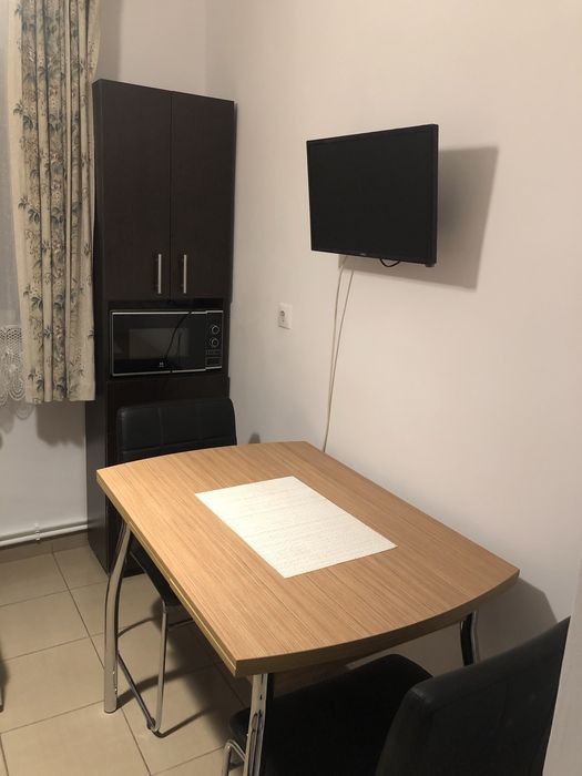 Inchiriez apartament o cameră