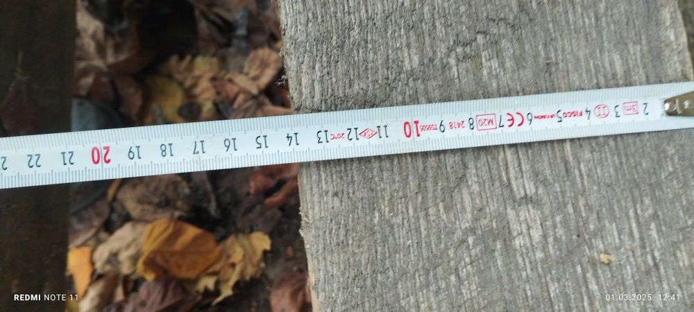 Дървена Дъбова греда суха и добре съхранена.