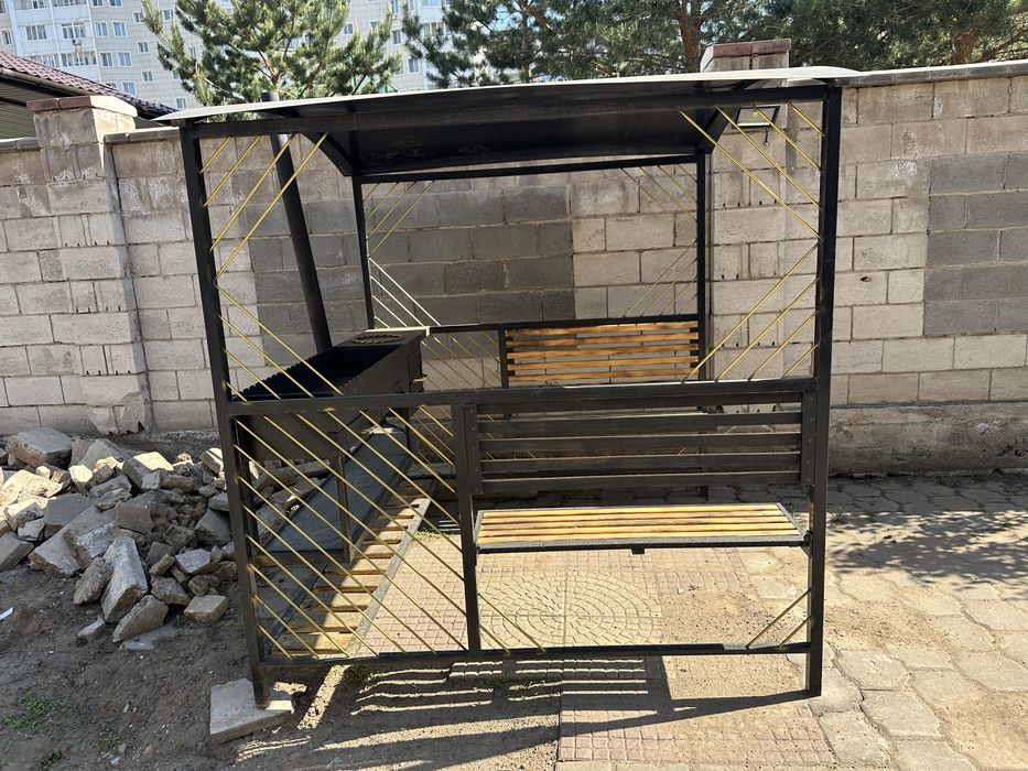 Продам беседку с мангалом !