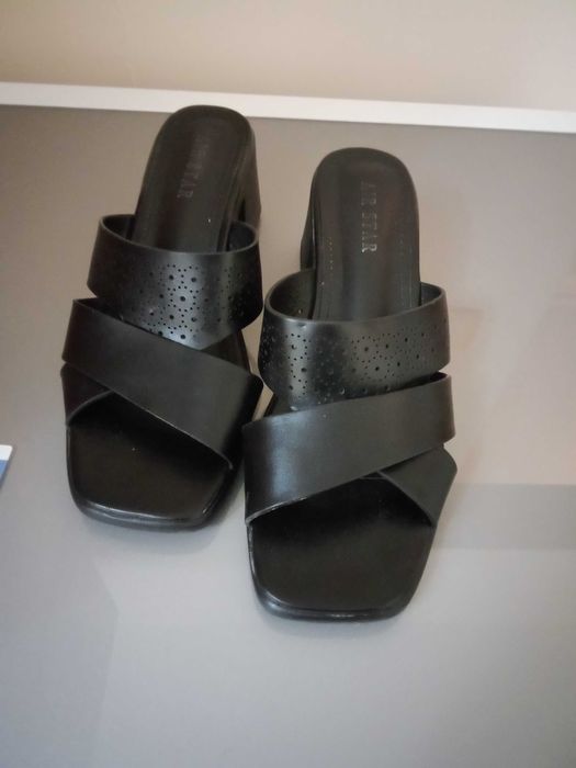 Дамски сандали и чехли