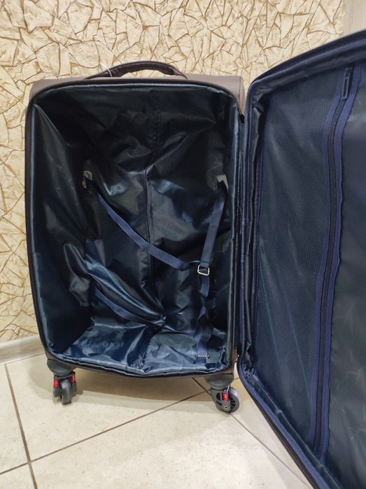 Продам чемоданы.