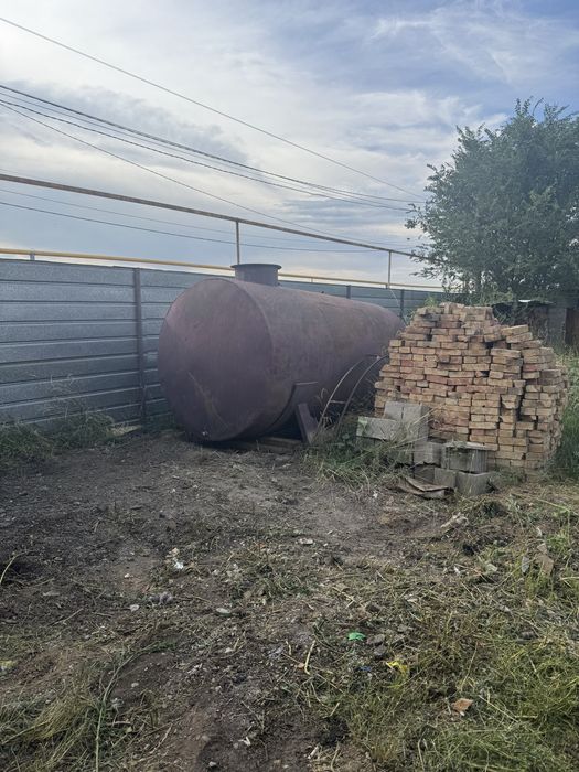 Продам цистерно в хорошом состояние