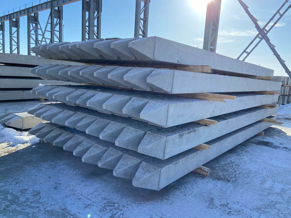 Кирпич, плиты, сваи, щебень